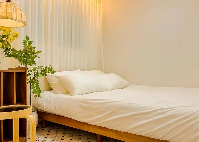 20 Minutes From Itaewon And Gangnam, Station, Hongdae, And Seongsu
