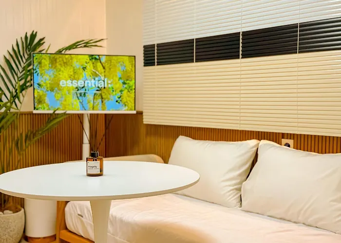 20 Minutes From Itaewon And Gangnam, Station, Hongdae, And Seongsu *